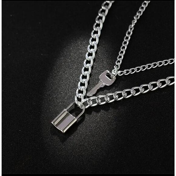 Silver Lock & Key Chunky Necklace (Clearance No Offer Accepted) - Picture 5 of 6